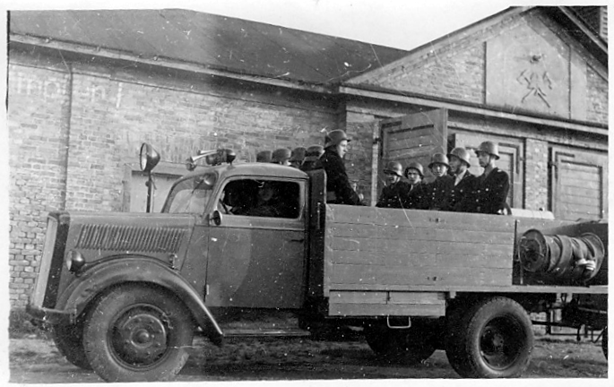 Nach dem Krieg der ganze Stolz der Feuerwehr Glindow: Der Opel Blitz. Foto: FFW Glindow Nach dem Krieg der ganze Stolz der Feuerwehr Glindow: Der Opel Blitz. Foto: FFW Glindow